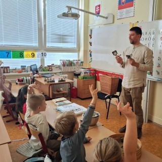 Dívať sa, ovoňať, dotknúť sa.... Takto začína naše poznávanie sveta, aj toho bylinkoveho :) Workshop pre deti je vždy...