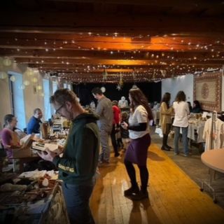 Kde je vôľa, tam je cesta :) Prvý, či nultý ročník komunitných vianočných trhov v Kolkárni Beckov je za nami a máme z toho...